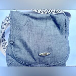 KEEN crossbody bag with multiple pockets
